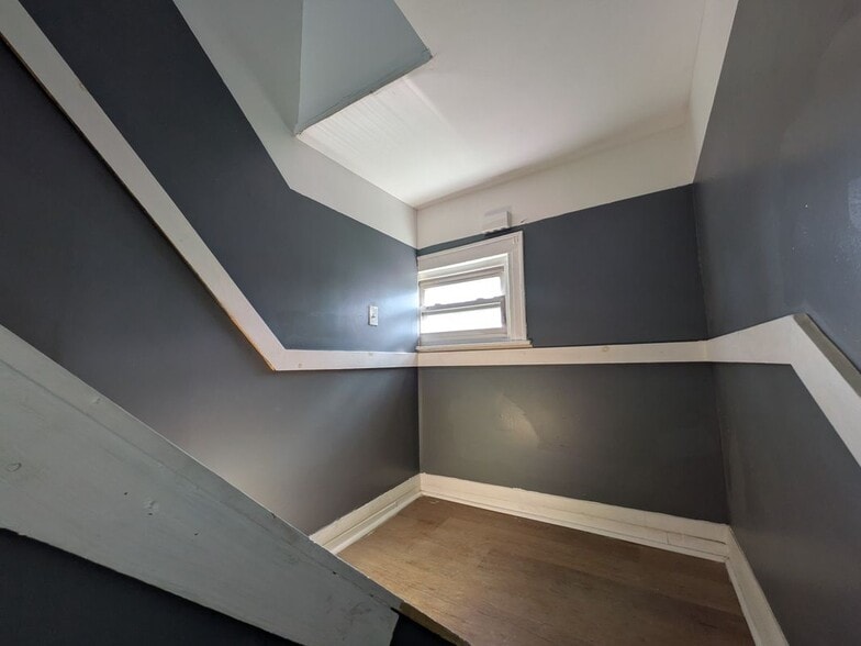 Building Photo - 205-11 110th Ave