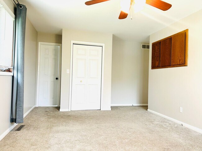 Building Photo - Beautiful Home, Close to Milford Lake