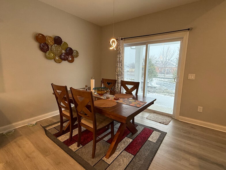 Building Photo - 391 Village Ln