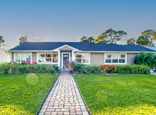 Building Photo - 762 S Beach St