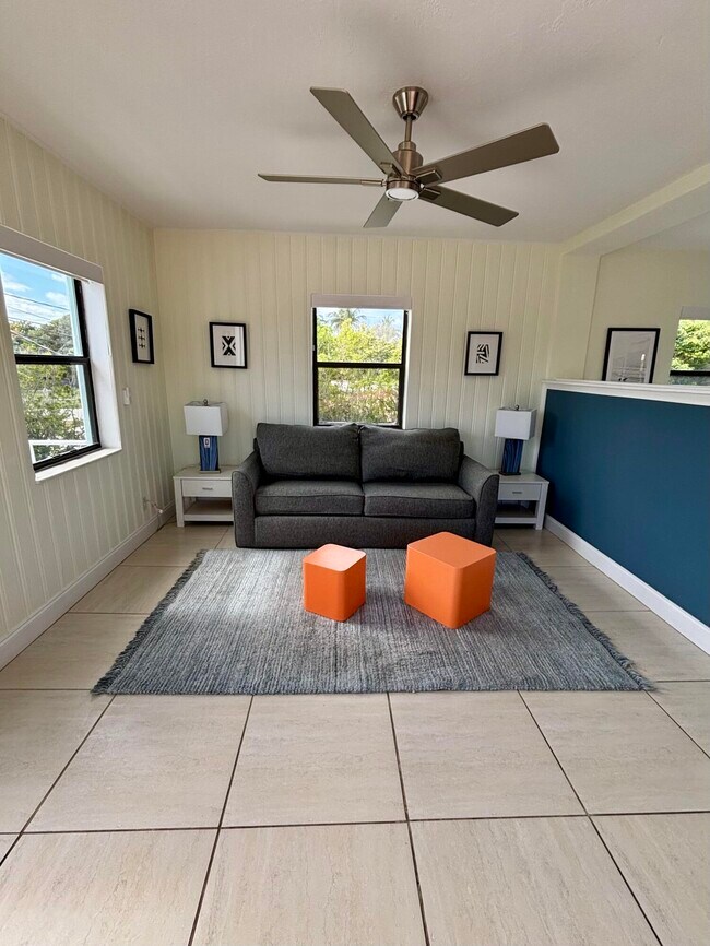 Building Photo - 381 SE 20th Ave