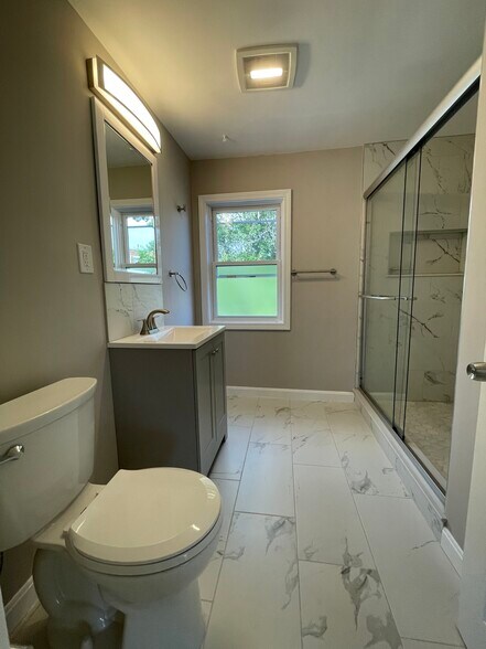 Building Photo - 16 Long Ave