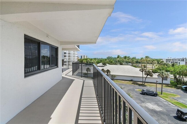 Building Photo - 10044 S Ocean Dr