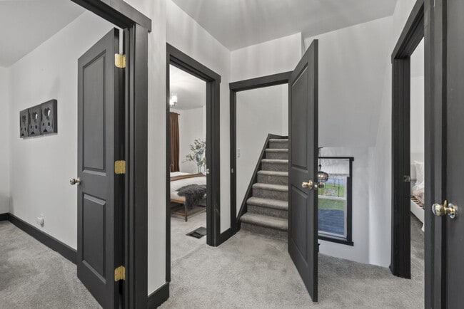 Building Photo - 286 Taylor Ave