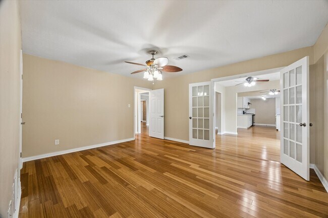 Building Photo - 15710 Thunderbay Dr
