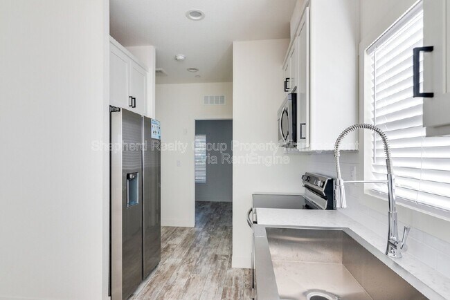 Building Photo - 15914 Dauchy Ave