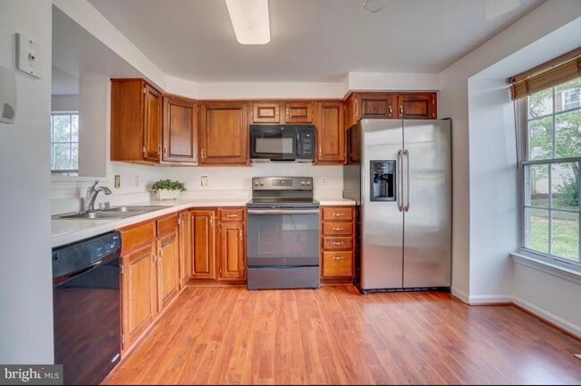 Building Photo - 16965 Monmouth Ct