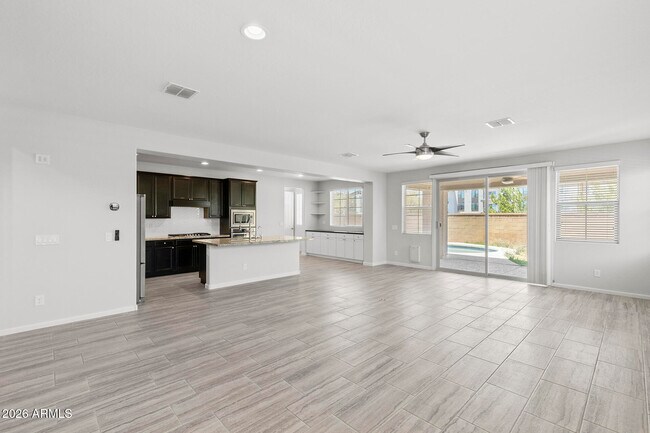 Building Photo - 130 N Bay Dr