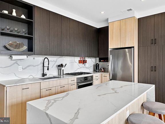 Building Photo - 900 11th St SE