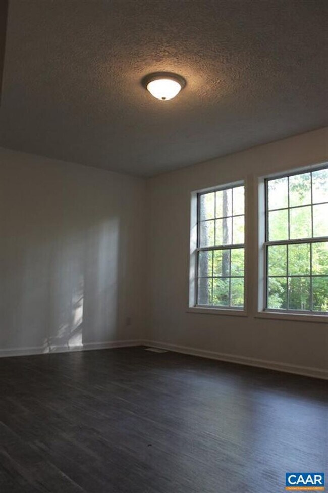 Building Photo - 2Bed/1 Bath Rental Lake Monticello