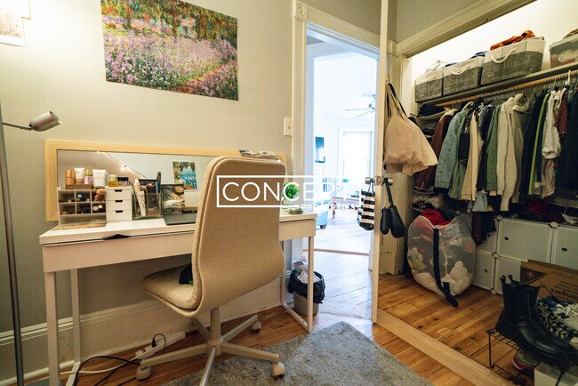 Building Photo - 98 Calumet St