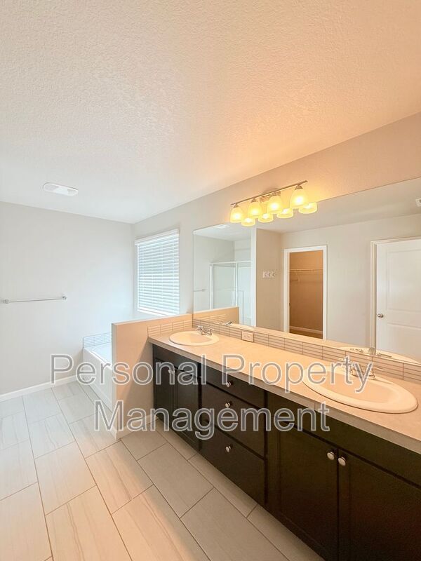 Building Photo - 2727 S White Salmon Dr