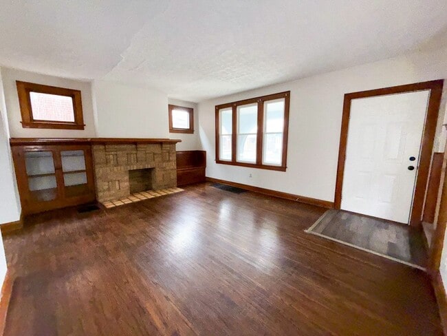 Building Photo - Charming 3BR Southern Orchards Home w/ Original Woodwork & Decorative Fireplace