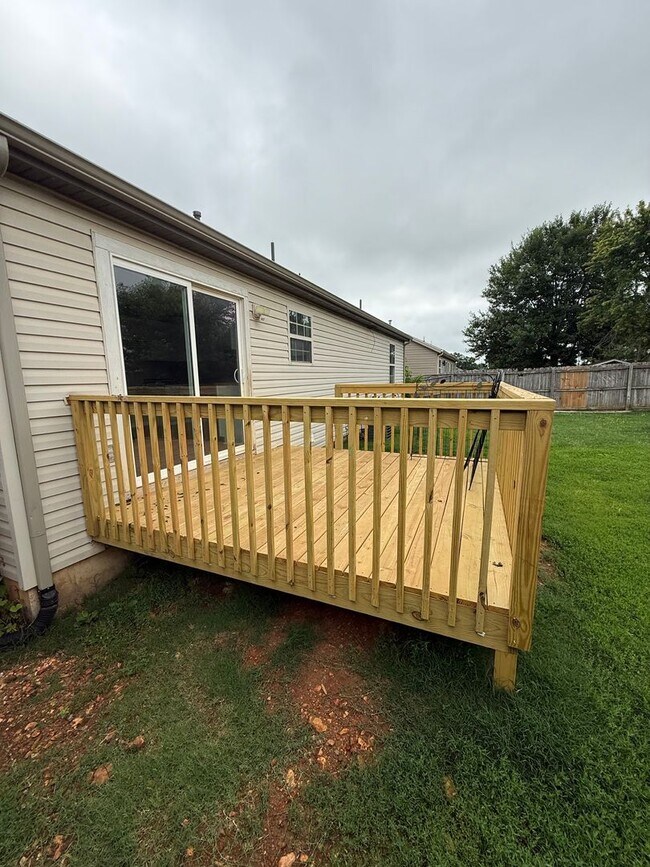 Building Photo - Updated home in Nixa