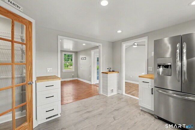 Building Photo - 142 N Taylor Ave