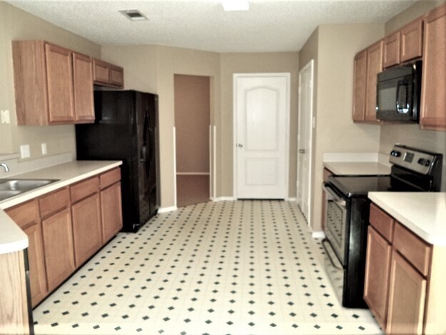 Building Photo - 1411 Plateau Dr