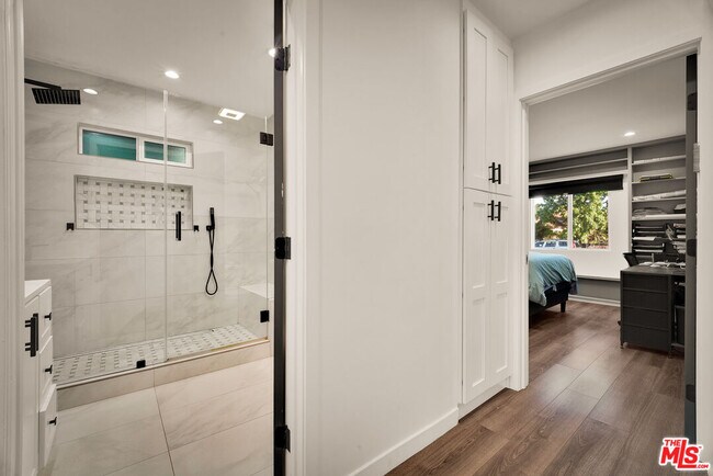 Building Photo - 12827 Sylvan St