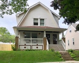 Building Photo - 623 S 60th St