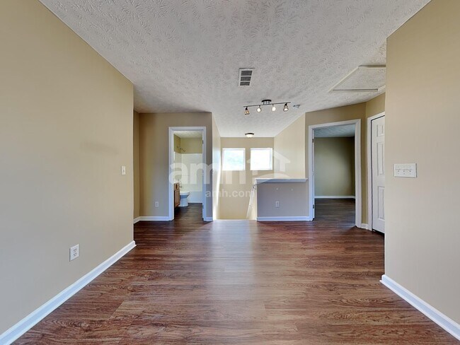 Building Photo - 1115 Sunset Dr