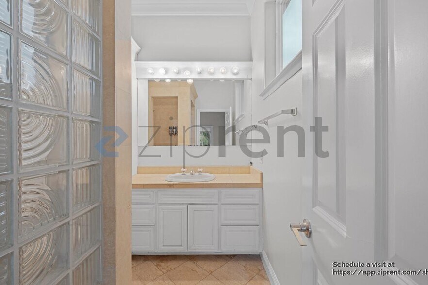 Building Photo - 7920 Hembree Ln