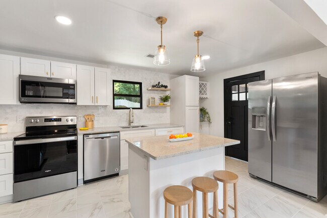 Building Photo - 5708 Southampton Rd