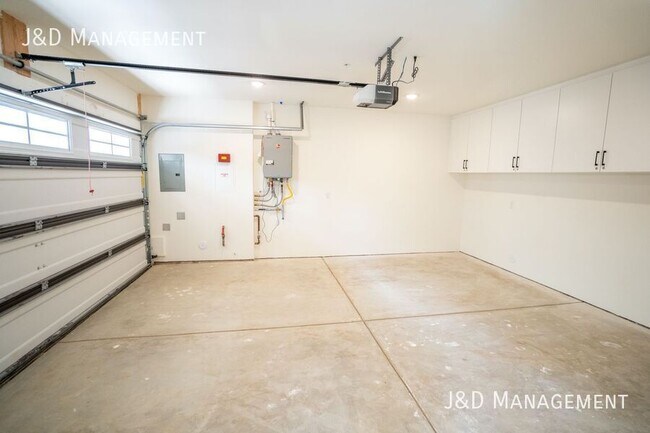 Building Photo - 1371 N Vulcan Ave