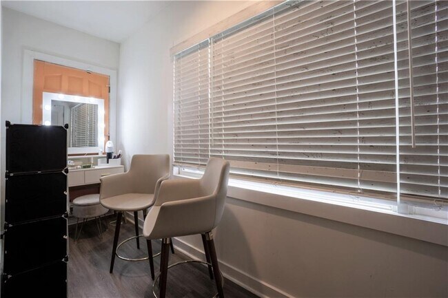 Building Photo - 811 King Rd