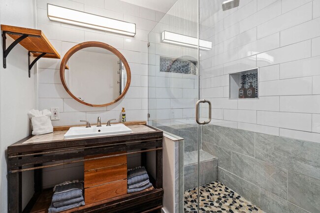 Building Photo - 9801 Mor Dr