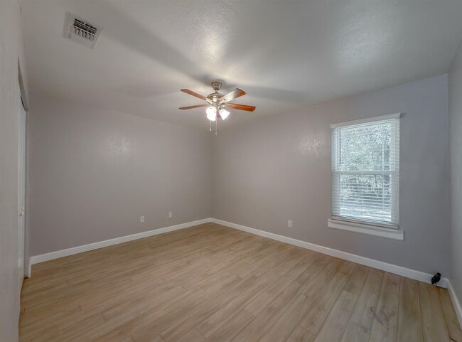 Building Photo - 520 Pasco Ct