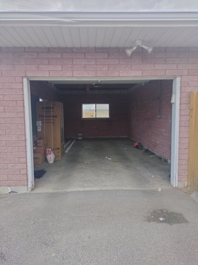 Building Photo - D323AB