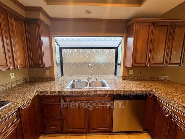 Building Photo - 36532 Vía Abeja