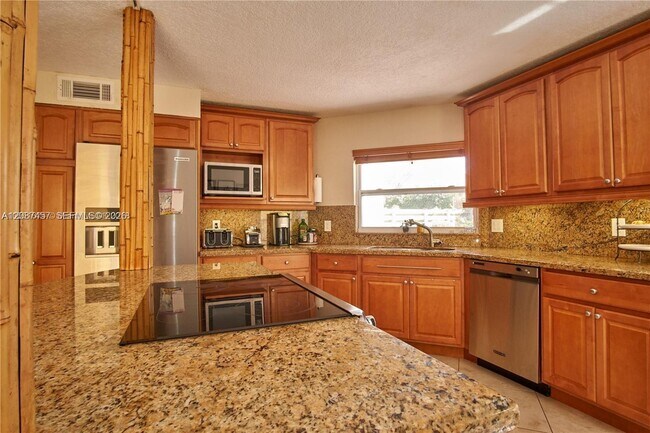 Building Photo - 11724 SW 92nd Ln