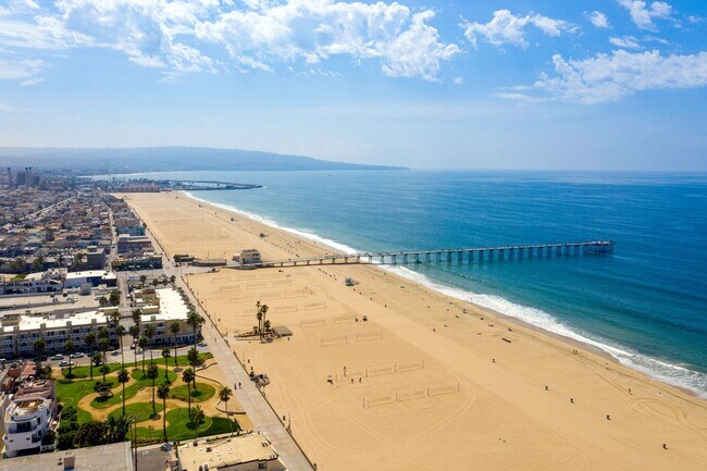 Building Photo - Beautiful Hermosa Beach Townhome Rental!
