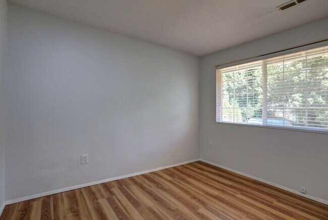 Building Photo - 10028 NE 139th St
