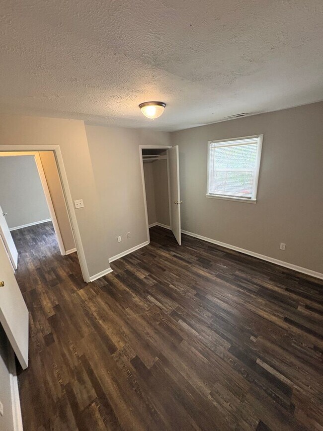 Building Photo - Newly Remodeled Westside 3 Bedroom Triplex  Near Lafayette Rd and Tibbs Avenue