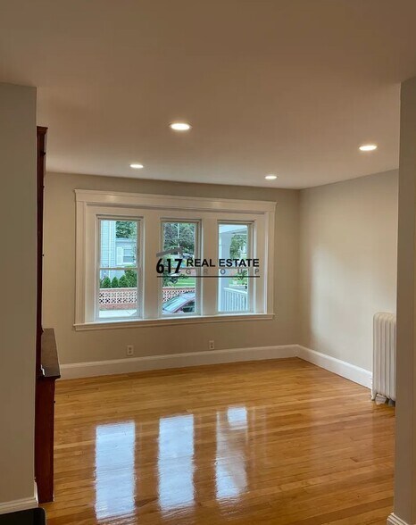 Building Photo - 2 Water St