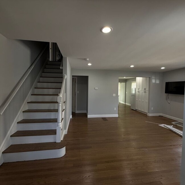 Building Photo - 320 Norland Ave