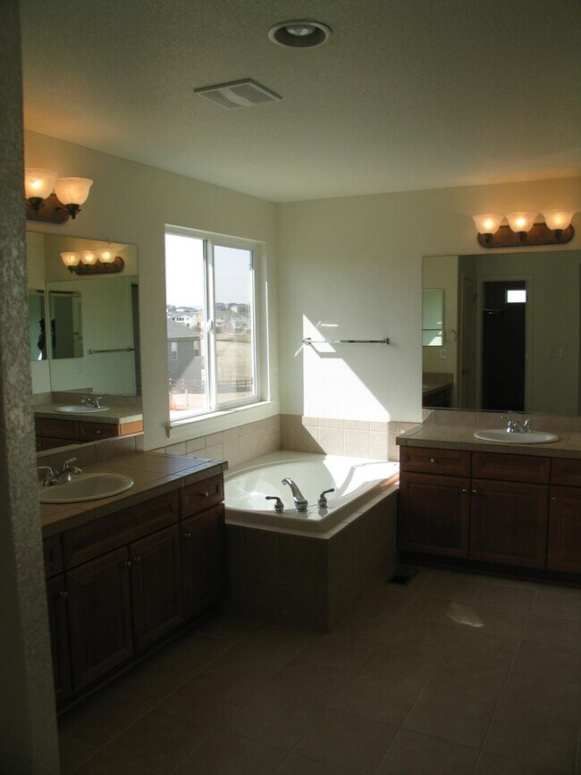 Building Photo - Gorgeous home available for rent