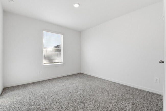 Building Photo - 3534 Blue Mockingbird St