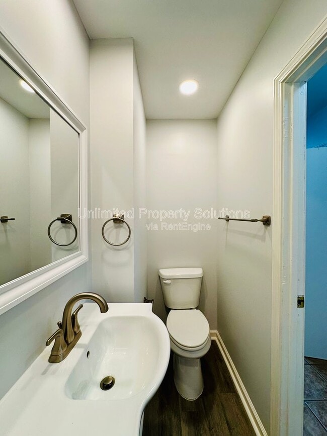 Building Photo - 420 Rose Ave