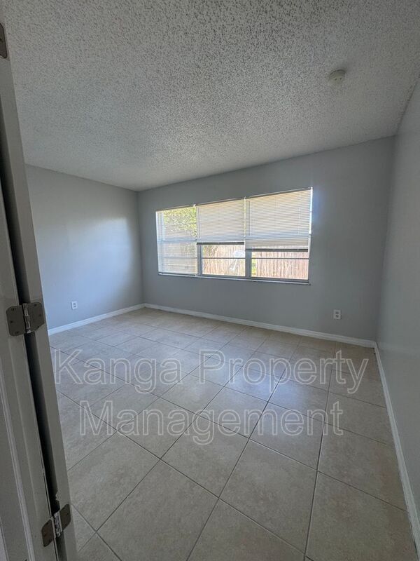 Building Photo - 3206 Louisiana Ave