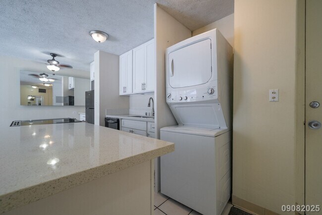 Building Photo - $3,200/mo / 2BR / 1BA • 755 SF • 1 Assigne...