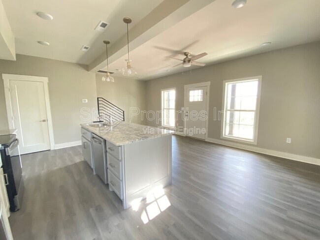 Building Photo - 213 Virginia Ave