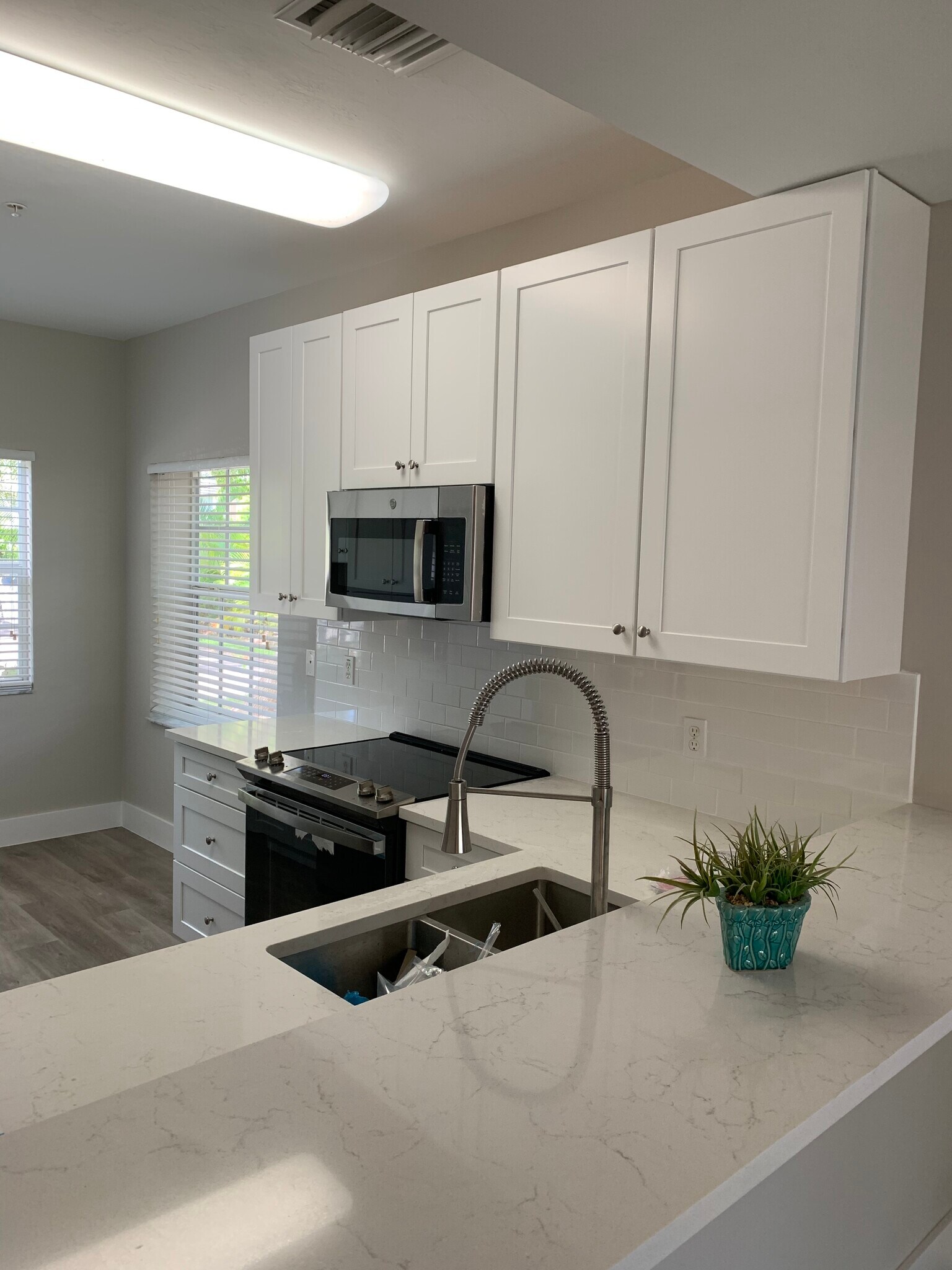 Cozy kitchen - 3355 N Key Dr