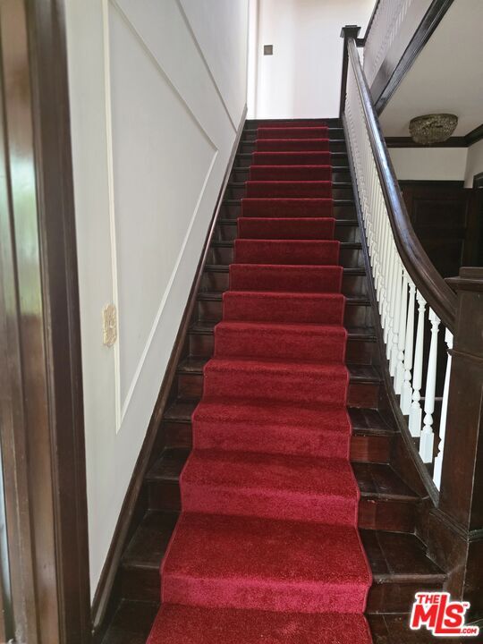 Building Photo - 317 S Norton Ave