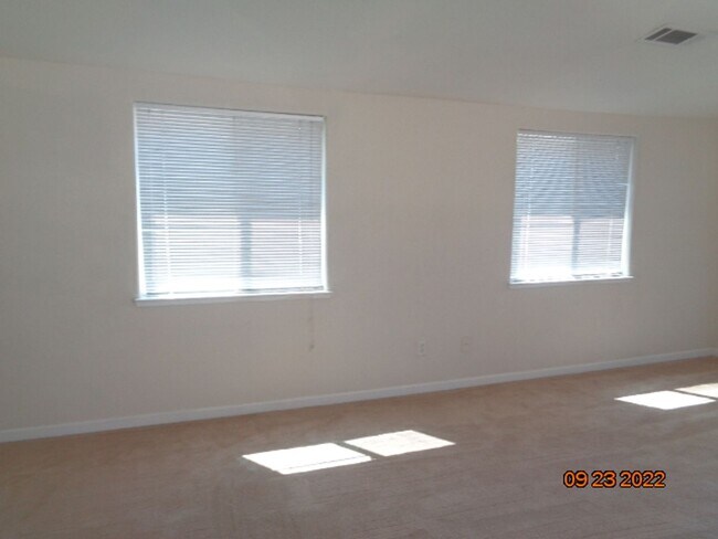 Building Photo - 1205 Valley Glen Dr