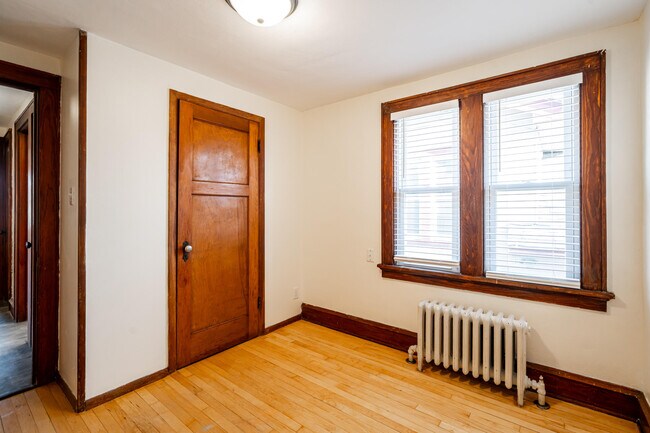 Building Photo - 2213 S 72nd St