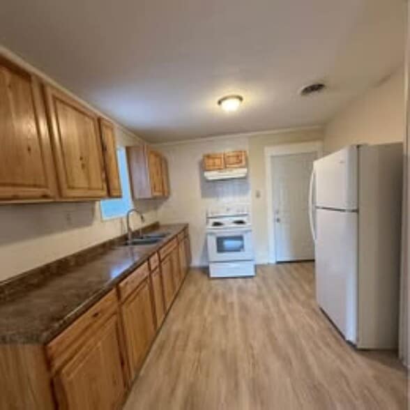 Building Photo - 2716 Oak Ave