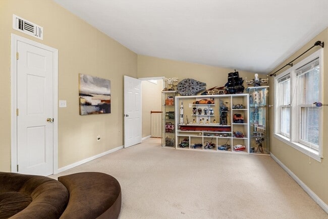 Building Photo - 168 Upton St