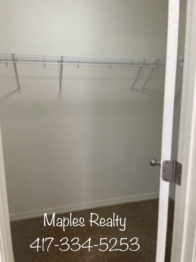 Building Photo - 3 Bedroom, 2 Bath Home for RENT in Hollister, MO